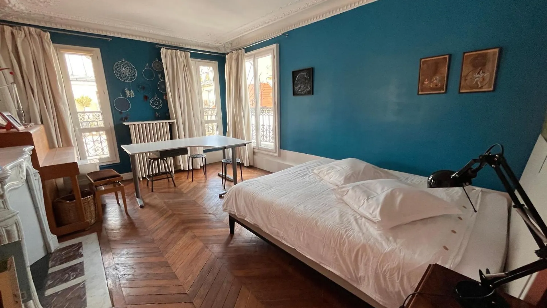 Vivre Au Village Des Batignolles Paris